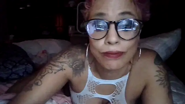 Snapshot of LolaSky420 chatting on January 15, 9:36 am LolaSky420 online show from January 15, 9:36 am