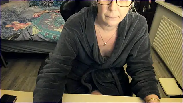 minoesje37 online show from December 8, 8:25 pm