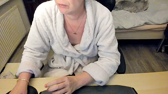 minoesje37 online show from January 8, 8:50 pm