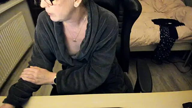 minoesje37 online show from February 10, 8:42 pm