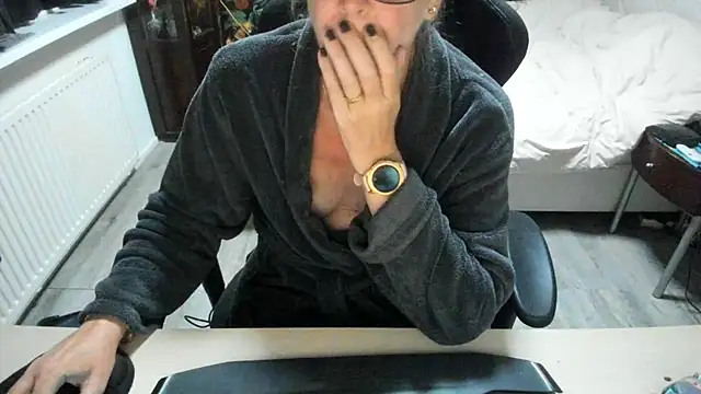 minoesje37 online show from September 24, 8:01 pm