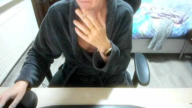 minoesje37 online show from November 18, 8:35 pm