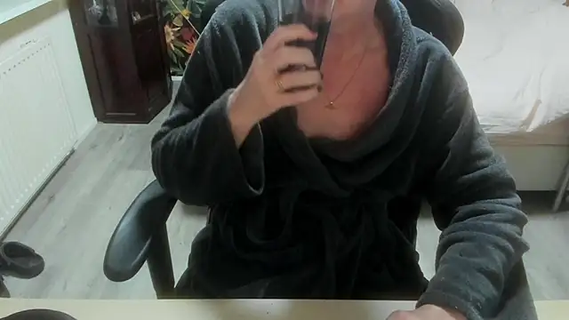 Snapshot of minoesje37 chatting on March 17, 8:12 pm minoesje37 online show from March 17, 8:12 pm