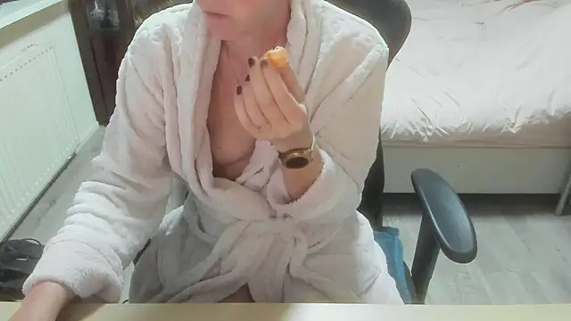 Snapshot of minoesje37 chatting on March 21, 8:34 pm minoesje37 online show from March 21, 8:34 pm