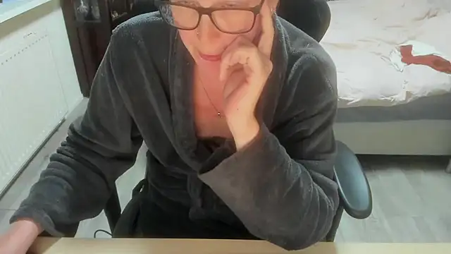 Snapshot of minoesje37 chatting on April 27, 7:12 pm minoesje37 online show from April 27, 7:12 pm