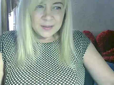 Snapshot of AgoniA7 chatting on February 10, 8:42 am AgoniA7 online show from February 10, 8:42 am
