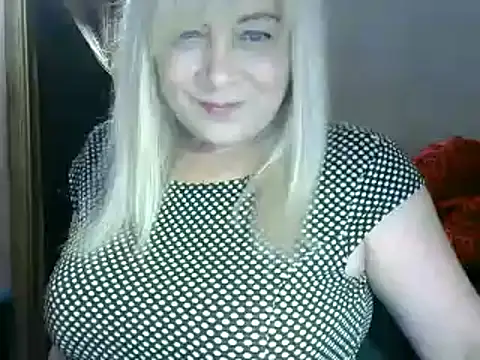 Snapshot of AgoniA7 chatting on February 11, 6:11 pm AgoniA7 online show from February 11, 6:11 pm