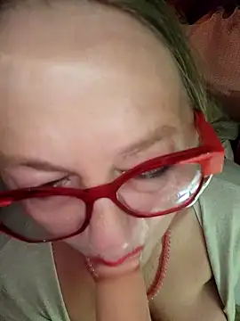 MucMilf59 online show from May 12, 7:55 pm