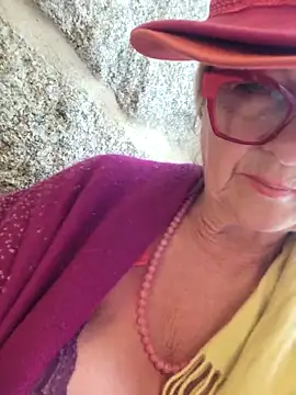 MucMilf59 online show from May 14, 10:22 am