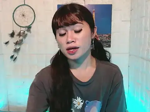 Snapshot of urasian_shirley21 chatting on April 23, 9:06 pm urasian shirley21 online show from April 23, 9:06 pm