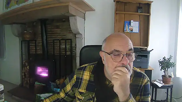 Snapshot of phlox3 chatting on December 5, 2:47 pm phlox3 online show from December 5, 2:47 pm