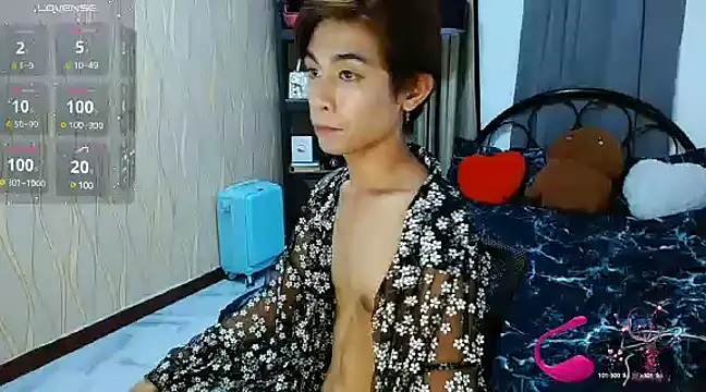 Snapshot of WildestTwink chatting on December 6, 1:33 pm WildestTwink online show from December 6, 1:33 pm