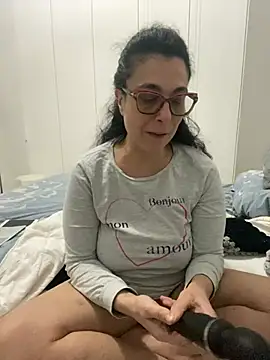 crudeliafrancy online show from March 17, 8:34 pm