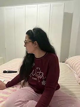 crudeliafrancy online show from April 7, 6:41 pm