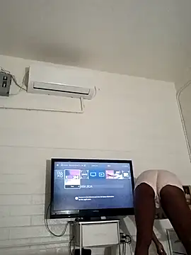 Xochillovemoney2 online show from September 28, 6:30 am