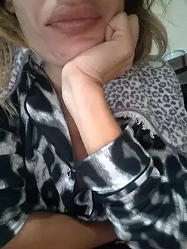 Snapshot of fammefatale1987 chatting on November 30, 7:40 pm fammefatale1987 online show from November 30, 7:40 pm