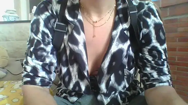 Snapshot of fammefatale1987 chatting on March 7, 2:03 pm fammefatale1987 online show from March 7, 2:03 pm