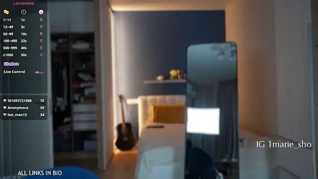 LAUREL HAZEL online show from October 5, 1:15 am