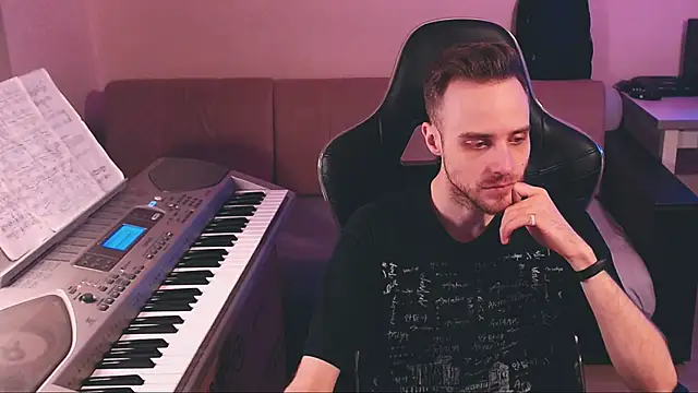 Snapshot of Sweetparker chatting on December 19, 2:35 pm Sweetparker online show from December 19, 2:35 pm