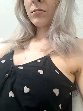 YogisticJuli666 online show from September 30, 5:01 am