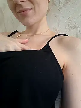 YogisticJuli666 online show from October 9, 6:33 am