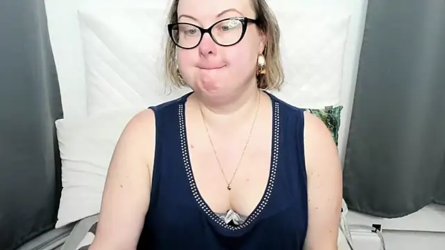 Snapshot of dirtyBonnie chatting on February 27, 4:45 am dirtyBonnie online show from February 27, 4:45 am