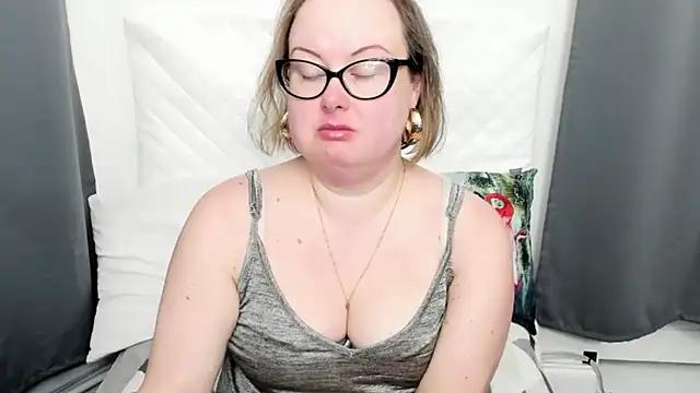 Snapshot of dirtyBonnie chatting on March 3, 5:46 am dirtyBonnie online show from March 3, 5:46 am