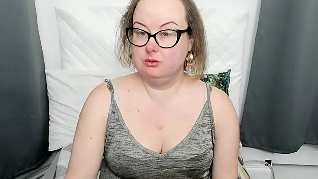 Snapshot of dirtyBonnie chatting on March 16, 4:40 am dirtyBonnie online show from March 16, 4:40 am