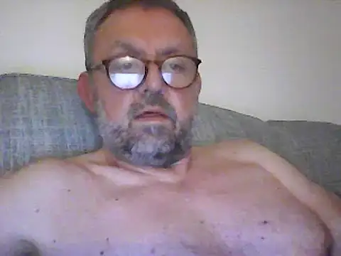 Snapshot of DrewDongle chatting on January 20, 8:29 pm DrewDongle online show from January 20, 8:29 pm