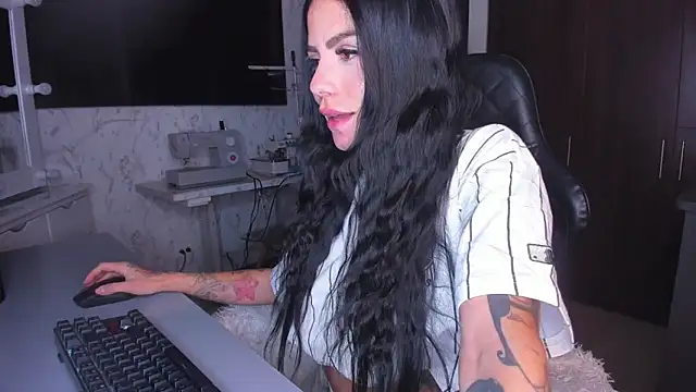 Snapshot of Lisegg_ chatting on December 10, 11:00 am Lisegg online show from December 10, 11:00 am