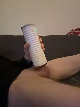 Snapshot of LionBoy1976 chatting on February 22, 10:14 am LionBoy1976 online show from February 22, 10:14 am