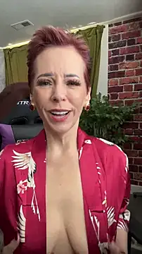 Snapshot of RubyLynne chatting on April 4, 9:01 pm RubyLynne online show from April 4, 9:01 pm