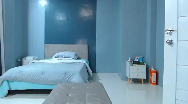 Snapshot of _FoxyFlair chatting on December 4, 2:37 pm FoxyFlair online show from December 4, 2:37 pm