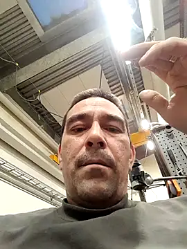 Snapshot of dick81 chatting on February 8, 11:35 am dick81 online show from February 8, 11:35 am