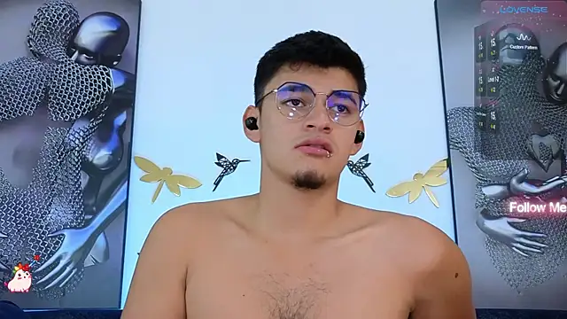 Snapshot of VikoHands chatting on February 13, 11:26 pm VikoHands online show from February 13, 11:26 pm