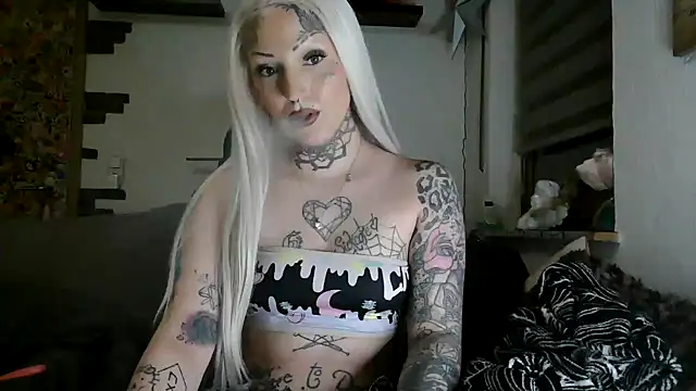 Snapshot of RoxxyInk chatting on April 5, 9:12 pm RoxxyInk online show from April 5, 9:12 pm