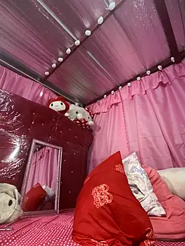sweetieme online show from December 13, 9:35 am