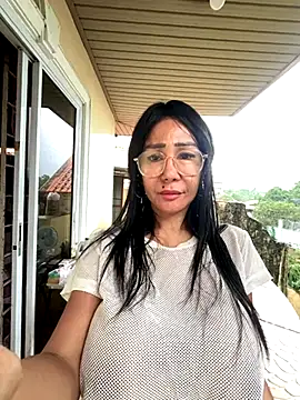 Snapshot of sweetieme chatting on October 3, 2:08 am sweetieme online show from October 3, 2:08 am