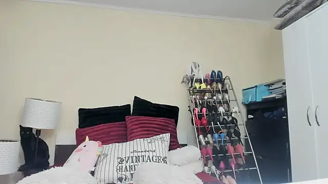 juliahayessxx online show from February 10, 8:00 pm