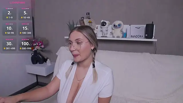 Snapshot of DakotaMae chatting on November 21, 4:16 pm DakotaMae online show from November 21, 4:16 pm