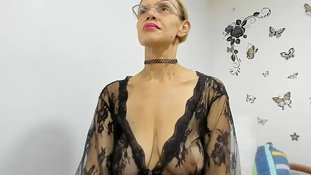 jennifersmit1 online show from May 13, 5:10 pm