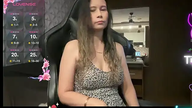 Leilacharlotte online show from December 14, 12:38 am