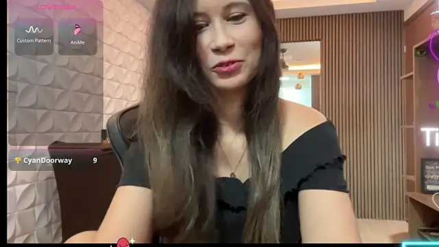 Leilacharlotte online show from February 15, 9:33 pm