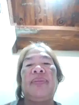 Snapshot of sexylizzy4u chatting on February 19, 1:40 am sexylizzy4u online show from February 19, 1:40 am