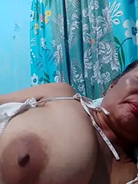 Snapshot of sexylizzy4u chatting on February 8, 1:14 pm sexylizzy4u online show from February 8, 1:14 pm