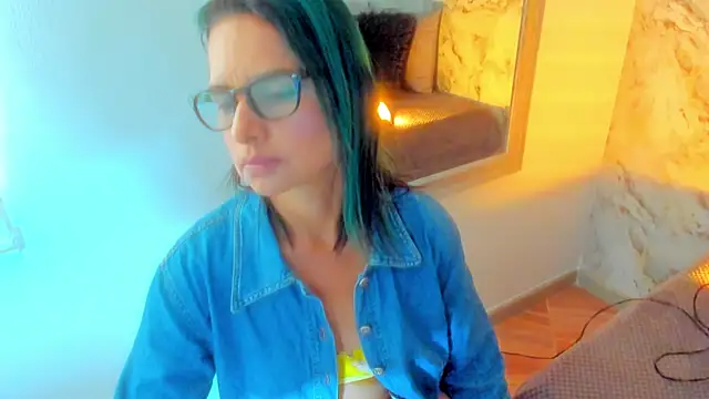 BrianaGarner online show from February 22, 7:14 pm