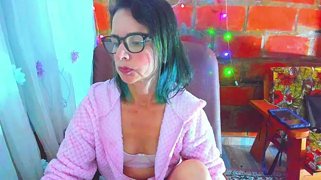 BrianaGarner online show from May 3, 10:32 am