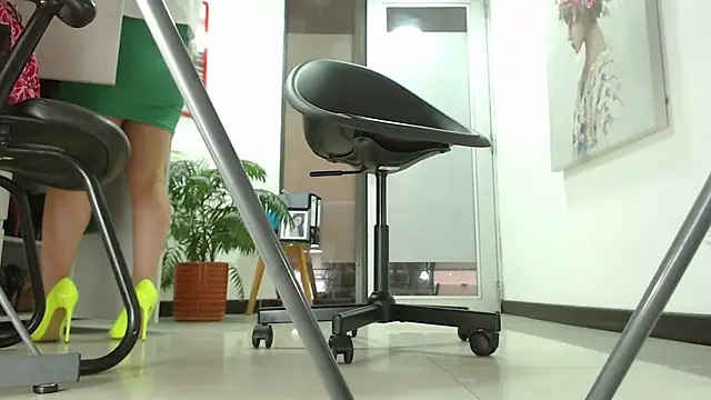 Snapshot of carieBelle1 chatting on October 6, 12:02 pm carieBelle1 online show from October 6, 12:02 pm