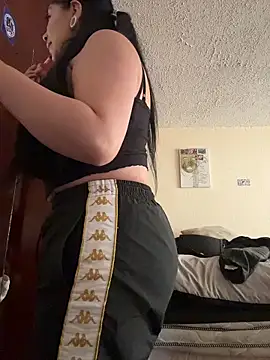 emilyjohanson online show from May 3, 9:21 pm