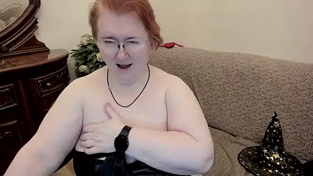 leiamillersonn online show from November 1, 8:16 am